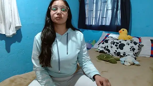 clarisse69 online show from February 3, 2025, 9:07 pm