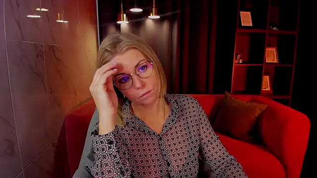 Annie Light online show from October 10, 2025, 5:41 am