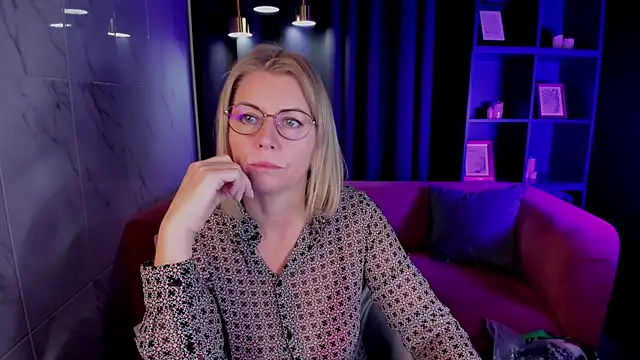 Annie Light online show from October 20, 2025, 6:04 am