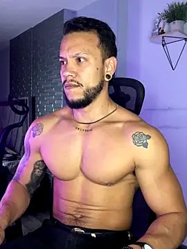 Snapshot of ARON_TAYLER01 chatting on October 25, 2025, 10:25 am ARON TAYLER01 online show from October 25, 2025, 10:25 am