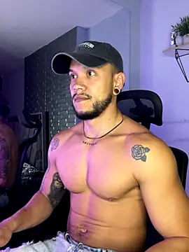 Snapshot of ARON_TAYLER01 chatting on September 23, 2025, 10:22 am ARON TAYLER01 online show from September 23, 2025, 10:22 am