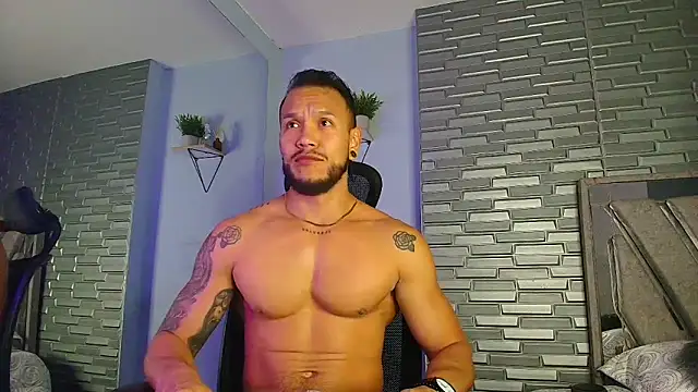 ARON TAYLER01 online show from February 18, 2026, 10:33 am