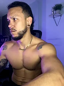 Snapshot of ARON_TAYLER01 chatting on October 18, 2025, 10:28 am ARON TAYLER01 online show from October 18, 2025, 10:28 am