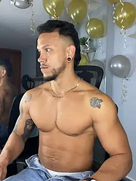 ARON TAYLER01 online show from March 2, 2025, 12:36 pm