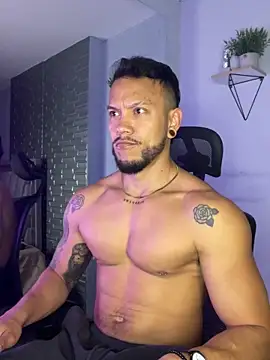 Snapshot of ARON_TAYLER01 chatting on October 1, 2025, 10:30 am ARON TAYLER01 online show from October 1, 2025, 10:30 am