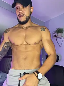 Snapshot of ARON_TAYLER01 chatting on October 30, 2025, 10:35 am ARON TAYLER01 online show from October 30, 2025, 10:35 am