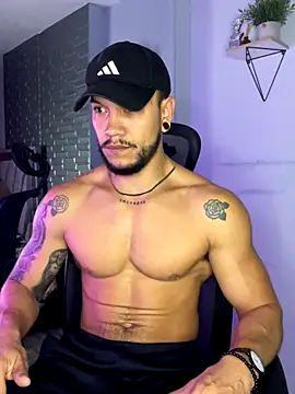 Snapshot of ARON_TAYLER01 chatting on October 24, 2025, 10:25 am ARON TAYLER01 online show from October 24, 2025, 10:25 am