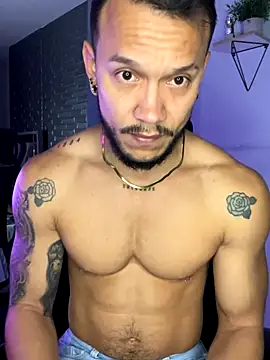 Snapshot of ARON_TAYLER01 chatting on October 21, 2025, 10:36 am ARON TAYLER01 online show from October 21, 2025, 10:36 am