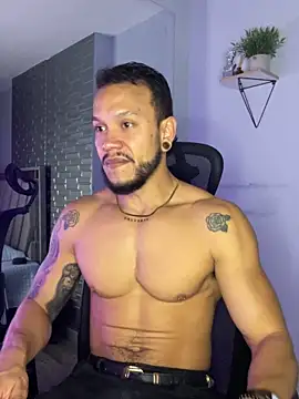 Snapshot of ARON_TAYLER01 chatting on October 29, 2025, 10:36 am ARON TAYLER01 online show from October 29, 2025, 10:36 am