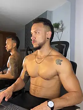 ARON TAYLER01 online show from January 17, 2025, 12:42 pm