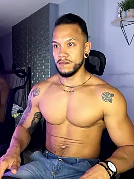 Snapshot of ARON_TAYLER01 chatting on October 9, 2025, 10:38 am ARON TAYLER01 online show from October 9, 2025, 10:38 am