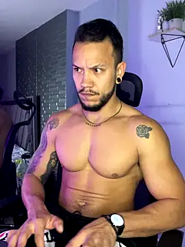 Snapshot of ARON_TAYLER01 chatting on October 8, 2025, 10:28 am ARON TAYLER01 online show from October 8, 2025, 10:28 am