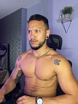 Snapshot of ARON_TAYLER01 chatting on October 3, 2025, 10:28 am ARON TAYLER01 online show from October 3, 2025, 10:28 am