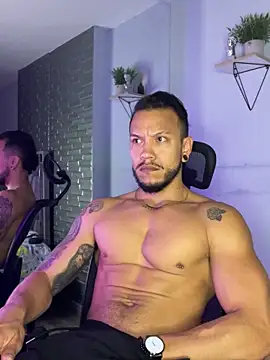 Snapshot of ARON_TAYLER01 chatting on October 7, 2025, 10:27 am ARON TAYLER01 online show from October 7, 2025, 10:27 am