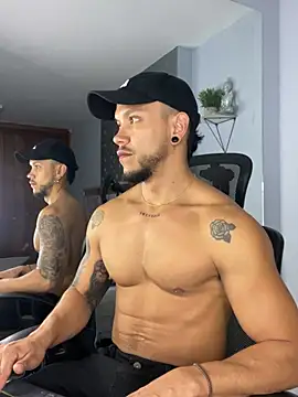 ARON TAYLER01 online show from January 21, 2025, 12:29 pm