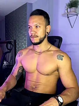 Snapshot of ARON_TAYLER01 chatting on September 26, 2025, 10:22 am ARON TAYLER01 online show from September 26, 2025, 10:22 am