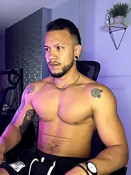 Snapshot of ARON_TAYLER01 chatting on September 28, 2025, 10:22 am ARON TAYLER01 online show from September 28, 2025, 10:22 am