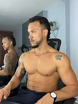 ARON TAYLER01 online show from February 6, 2025, 4:03 pm