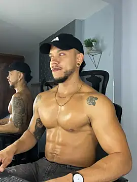 ARON TAYLER01 online show from February 4, 2025, 12:55 pm