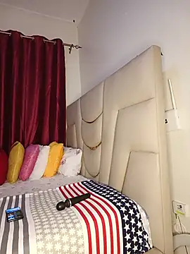 NicRaisaa online show from June 25, 2026, 3:48 am