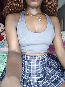 NicRaisaa online show from June 12, 2026, 4:43 am