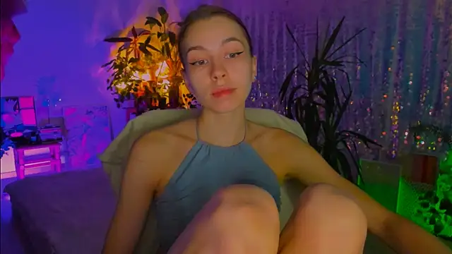 poli   online show from November 4, 2025, 6:01 pm