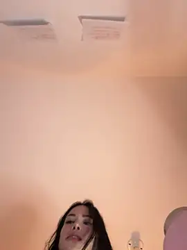 Snapshot of Im_Valentina chatting on February 8, 2025, 12:28 am Im Valentina online show from February 8, 2025, 12:28 am