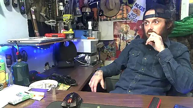 Snapshot of CloudDadddyyy420 chatting on October 18, 2025, 12:18 pm CloudDadddyyy420 online show from October 18, 2025, 12:18 pm