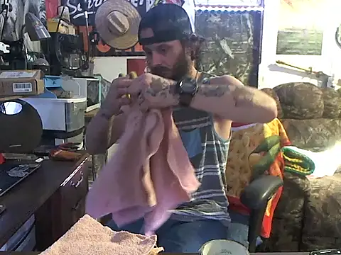 Snapshot of CloudDadddyyy420 chatting on October 4, 2025, 10:28 am CloudDadddyyy420 online show from October 4, 2025, 10:28 am