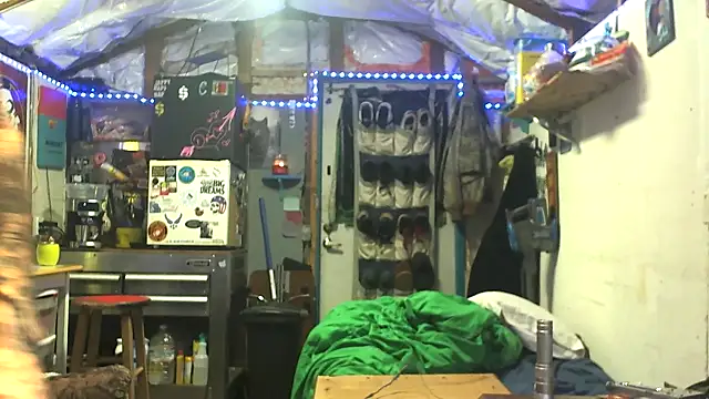 Snapshot of CloudDadddyyy420 chatting on September 18, 2025, 4:15 am CloudDadddyyy420 online show from September 18, 2025, 4:15 am