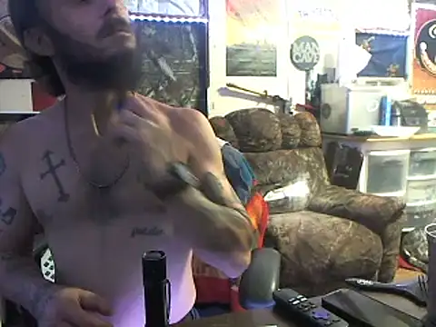 Snapshot of CloudDadddyyy420 chatting on October 3, 2025, 10:22 pm CloudDadddyyy420 online show from October 3, 2025, 10:22 pm