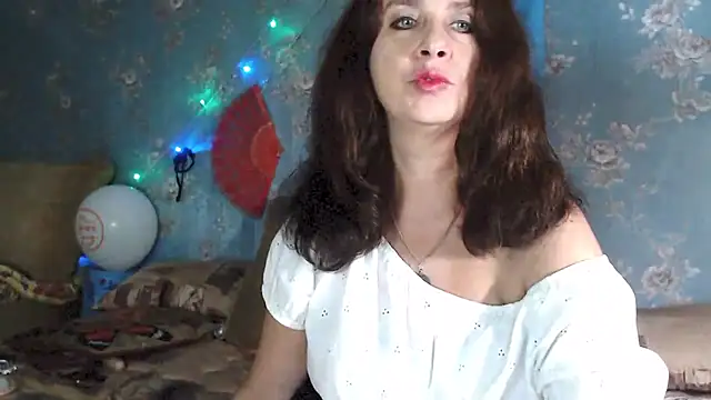 VanezaSmith online show from November 2, 2025, 3:00 am