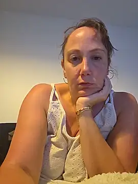 Snapshot of Wisie_Cutie chatting on June 7, 2026, 10:26 pm Wisie Cutie online show from June 7, 2026, 10:26 pm