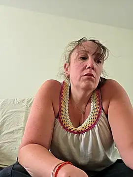 Wisie Cutie online show from April 15, 2026, 3:27 pm