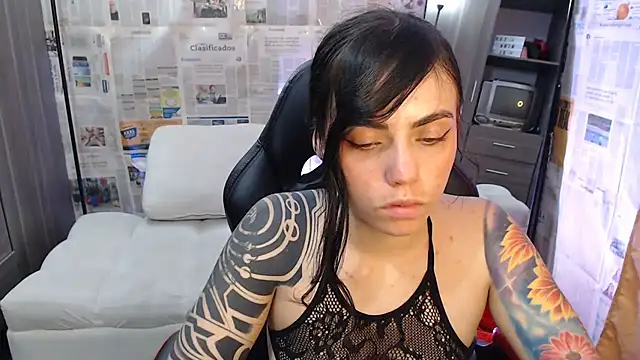 Snapshot of i_am_nina_ chatting on October 2, 2025, 12:25 am i am nina  online show from October 2, 2025, 12:25 am