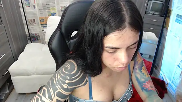 Snapshot of i_am_nina_ chatting on October 25, 2025, 2:11 am i am nina  online show from October 25, 2025, 2:11 am