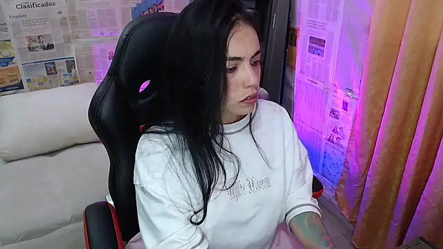 Snapshot of i_am_nina_ chatting on October 22, 2025, 9:57 pm i am nina  online show from October 22, 2025, 9:57 pm