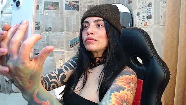 Snapshot of i_am_nina_ chatting on October 7, 2025, 12:11 am i am nina  online show from October 7, 2025, 12:11 am