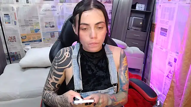 Snapshot of i_am_nina_ chatting on October 13, 2025, 2:57 am i am nina  online show from October 13, 2025, 2:57 am