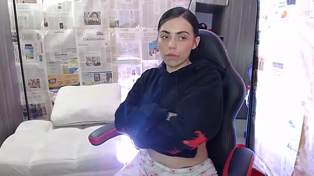 Snapshot of i_am_nina_ chatting on September 18, 2025, 5:21 am i am nina  online show from September 18, 2025, 5:21 am