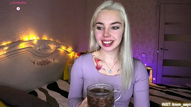 LillyMoure  online show from February 9, 2026, 11:03 pm