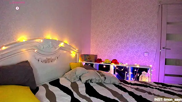 LillyMoure  online show from February 16, 2026, 10:40 pm