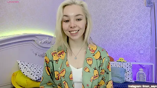 LillyMoure  online show from February 26, 2025, 11:52 pm