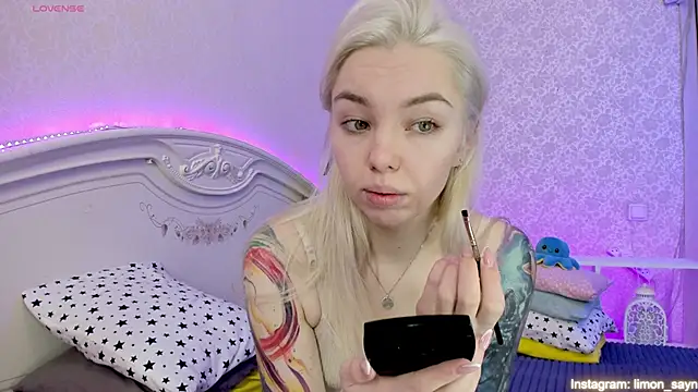 LillyMoure  online show from February 17, 2025, 12:00 am