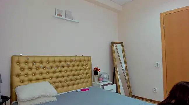 Snapshot of VeraWatts chatting on February 15, 2025, 7:39 pm VeraWatts online show from February 15, 2025, 7:39 pm