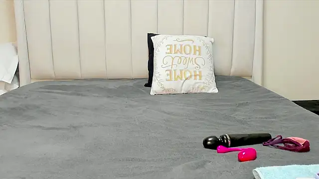  heavenlysent online show from February 16, 2026, 2:54 am