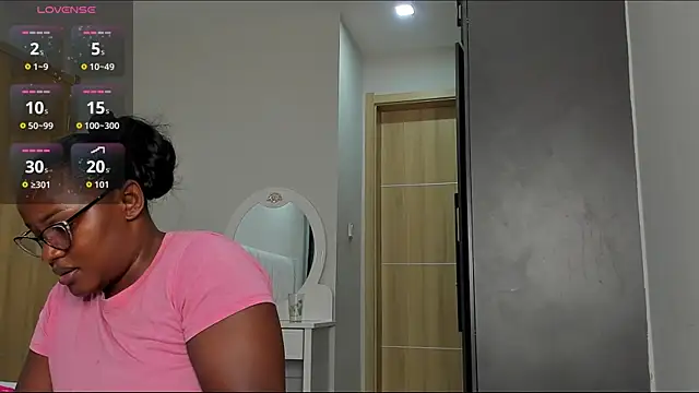 Snapshot of _heavenlysent chatting on June 25, 2026, 5:29 pm heavenlysent online show from June 25, 2026, 5:29 pm