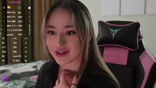 Fiona-Love online show from November 9, 2025, 3:27 pm