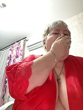 Snapshot of EffectFiona chatting on October 10, 2025, 10:32 pm EffectFiona online show from October 10, 2025, 10:32 pm