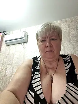 Snapshot of EffectFiona chatting on October 29, 2025, 1:59 am EffectFiona online show from October 29, 2025, 1:59 am